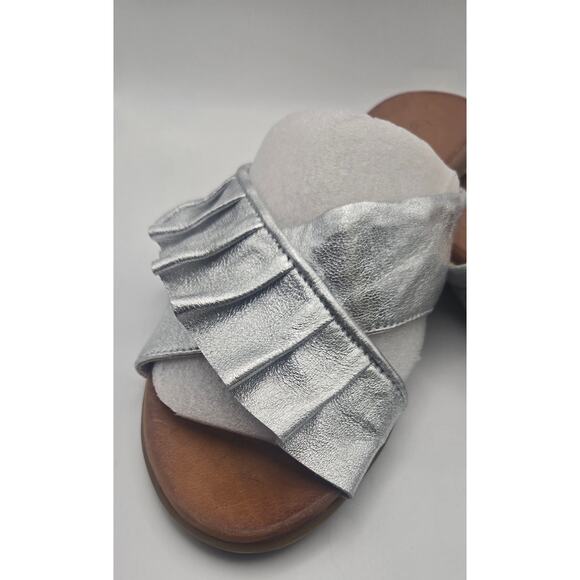 Unity In Diversity Silver Metallic Ladies Slip On Sandals Size 41/ US 10-10.5 - Picture 3 of 7